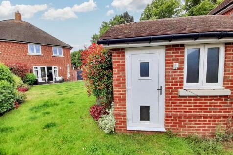 Rear garden  garage new.jpg
