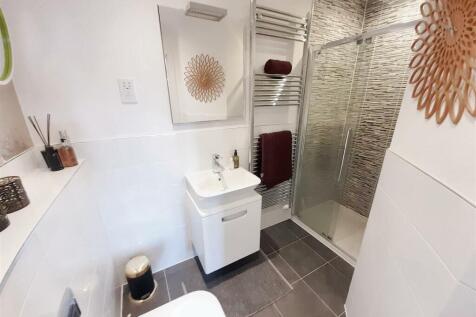 Ensuite shower room