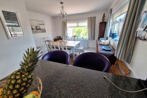 Dining room 1.jpg