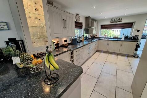 Kitchen 4.jpg