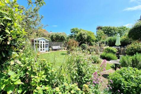 Rear garden 1.jpg