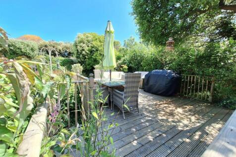 Rear garden 2.jpg