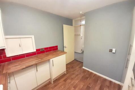 Kitchen 1 new.jpg