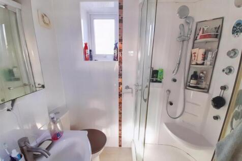 Ensuite shower room