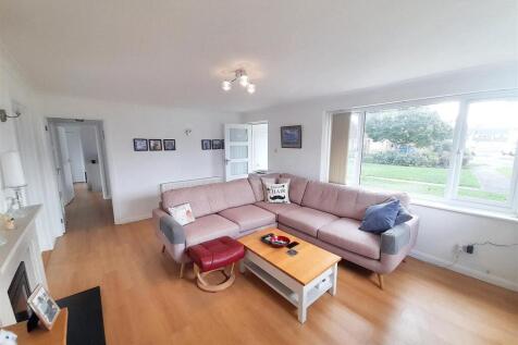 Living room 1 new.jpg