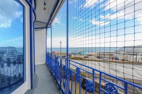 Living Room Balcony.jpg