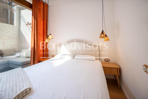 Excellent-renovated-modernist-apartment-with-te...