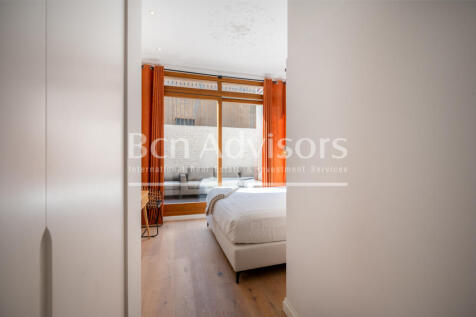 Excellent-renovated-modernist-apartment-with-te...
