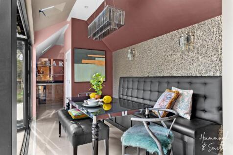 Dining Area and Bar