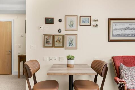 Lounge / Dining Room