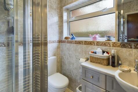 SHOWER ROOM 1