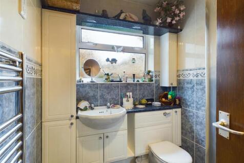 SHOWER ROOM 2