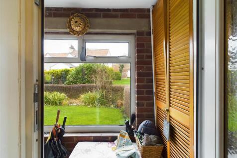 ENTRANCE PORCH