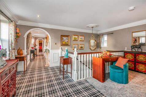 GALLERIED LANDING