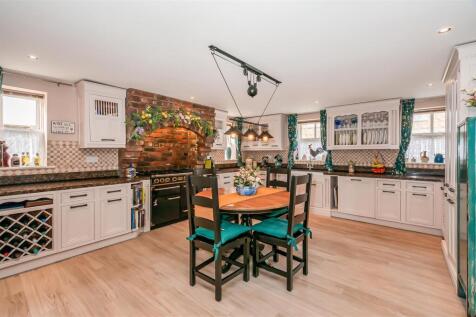LIVING KITCHEN/ DINER