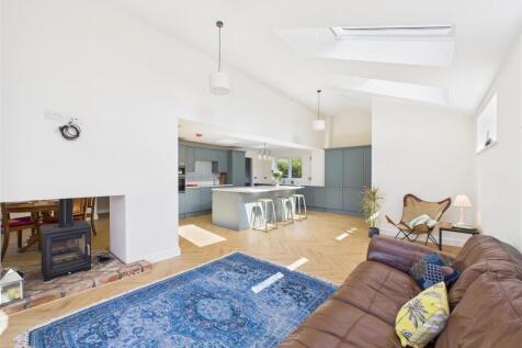 OPEN PLAN LIVING KITCHEN