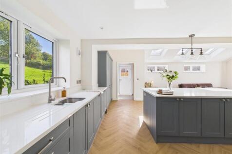 OPEN PLAN LIVING KITCHEN