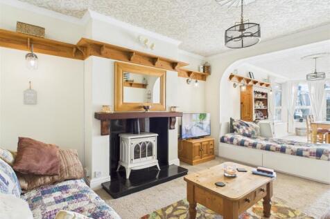 SITTING ROOM/ DINING AREA