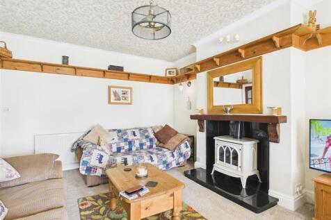 SITTING ROOM/ DINING AREA