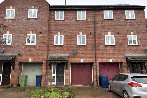 3 Bedroom Town House For Sale