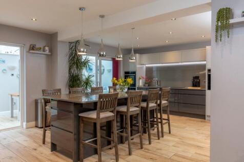 Kitchen Entertainment Area