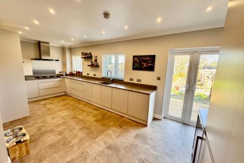 Wren fully fitted Kitchen 