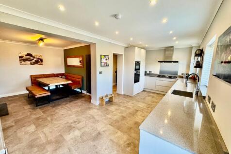 Kitchen &amp; Open plan to Snug