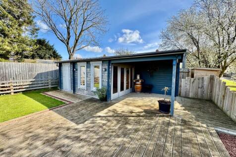 Summer House &amp; Decking 