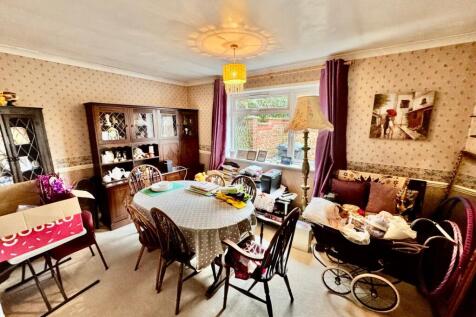 Living Room/ Dining Room