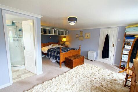 Bedroom 4 (Master)