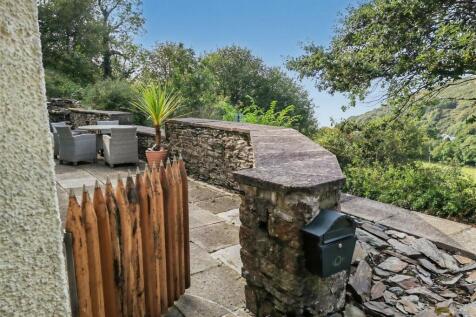 Cute pencil themed side gate