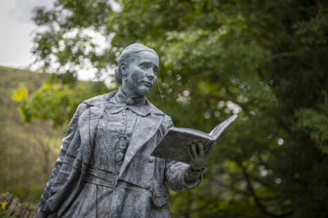 Sarah Jane Rees (Crannogwen) who's father built th