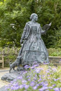 Sarah Jane Rees (Crannogwen) who's father built th