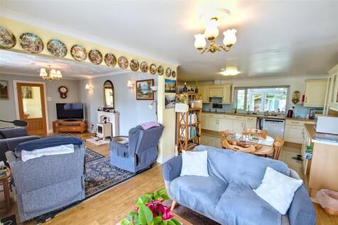 Lounge/Kitchen/Dining