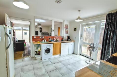 Utility area / Annex kitchen