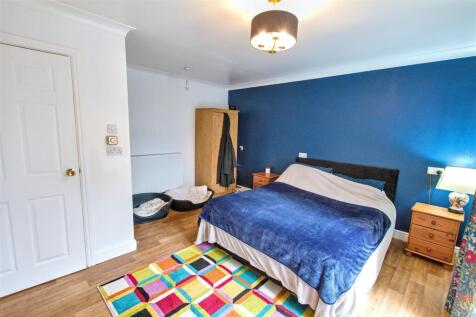 Ground floor bedroom 5