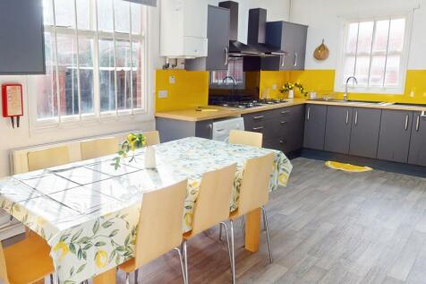 Student Digs - Tichb