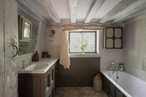 298926 - Tanyard Farmhouse - Bathroom-1.jpg