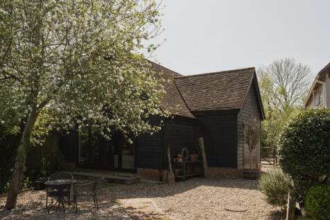 280874 - Nine Elms, Ringshall (exteriors)-4.jpg