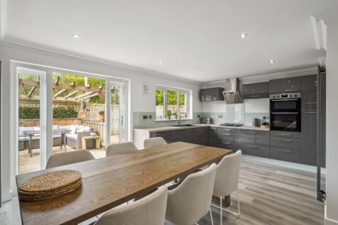 Kitchen / Dining Area