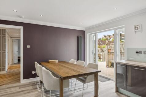 Kitchen / Dining Area