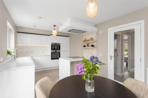 Kitchen / Dining Area