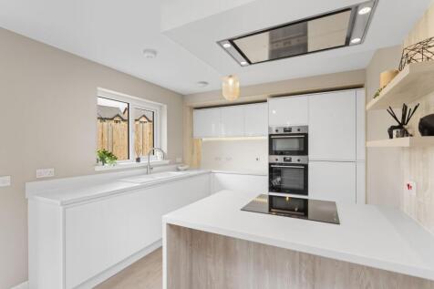 Kitchen / Dining Area