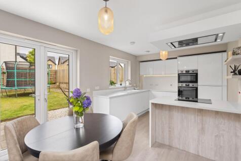 Kitchen / Dining Area