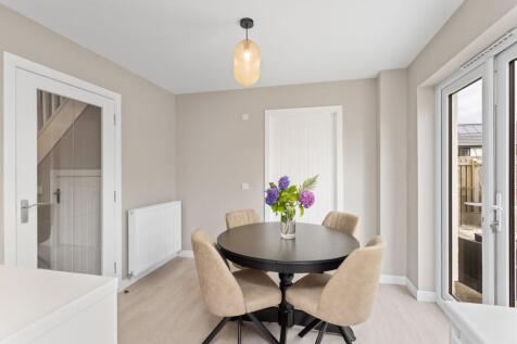 Kitchen / Dining Area