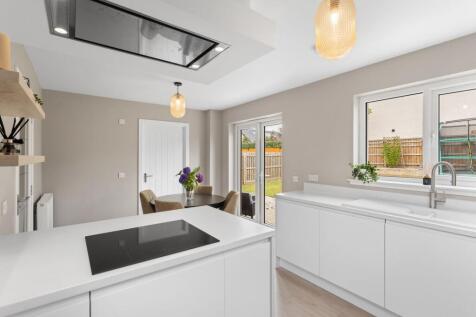 Kitchen / Dining Area