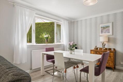 Lounge / Dining Area