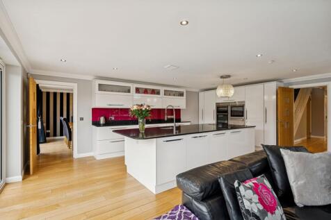 Open Plan Kitchen/Dining/Living Area