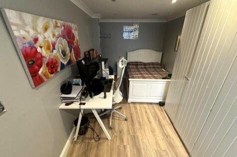 EXT D/STAIRS BED 4 