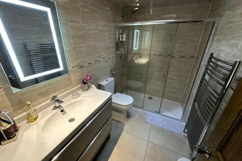 D/STAIRS SHOWER ROOM